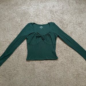 HOLLISTER CO. MUST-HAVE COLLECTION LONG SLEEVE RIBBED CROP TOP